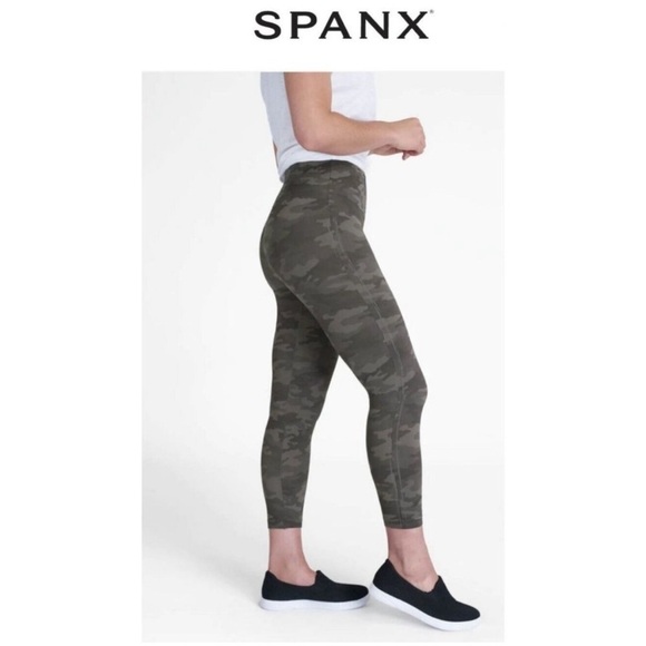 SPANX Cropped “Look at Me Now” Seamless Camo Leggings - Picture 1 of 9